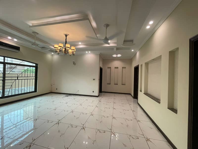 1 Kanal House Luxury Nice Is Available For Rent In PHASE 1 DHA, Lahore. 7