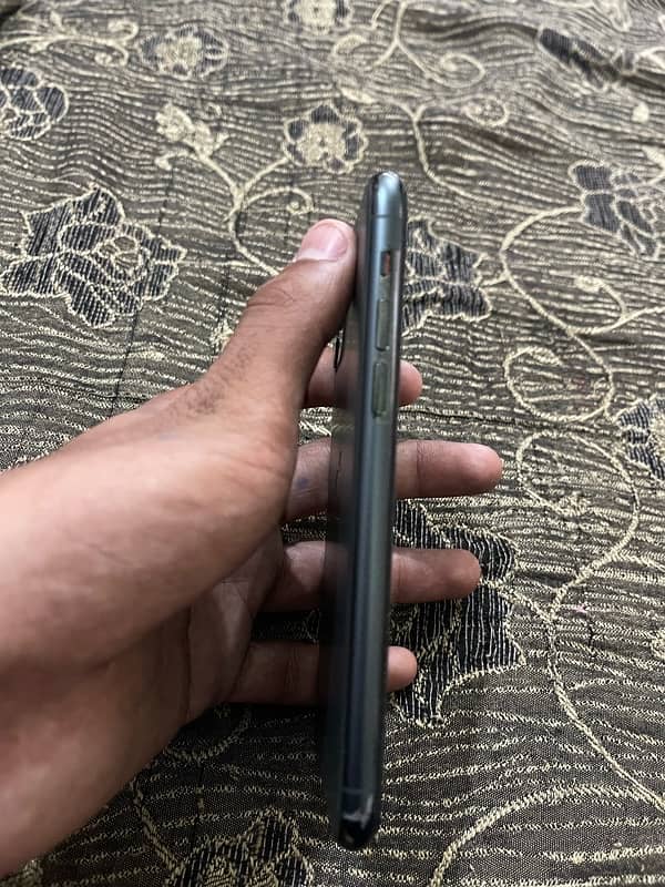 iphone 11 pro 10 by 10 condition All Ok 3