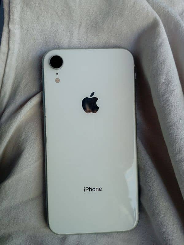 Iphone XR white color JV 64 GB space Full original condition 0