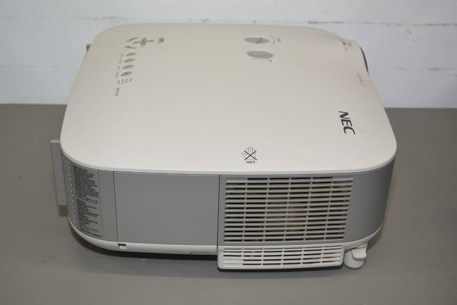 NEC NP1250 3700 Lumens Professional Projector,HDMI/LAN/Wireless 4