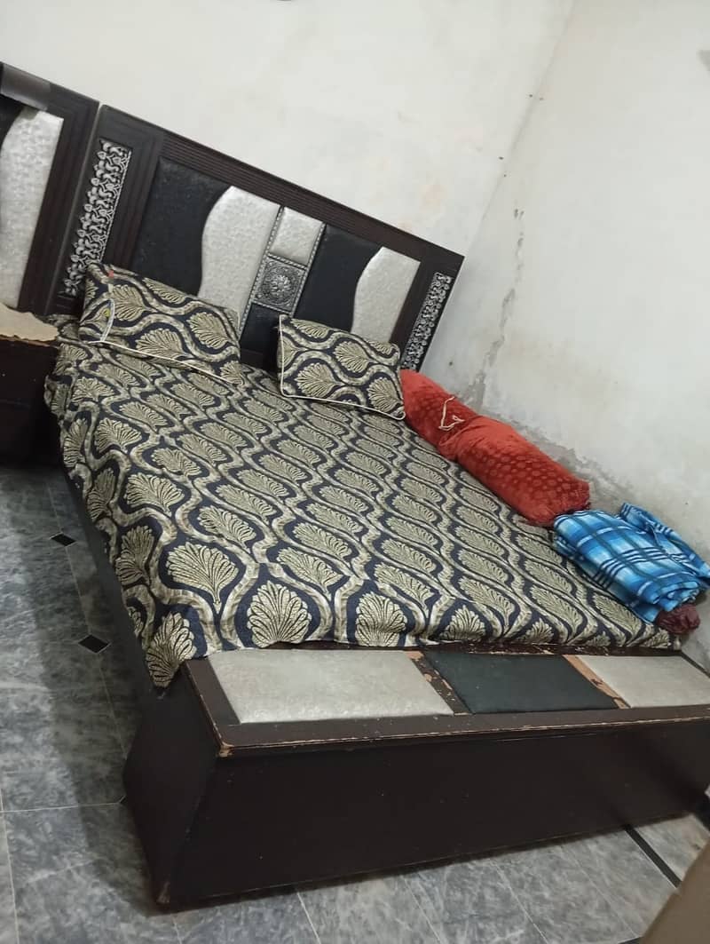 king size bed with spring mattress 2 side tables and dressing table 4