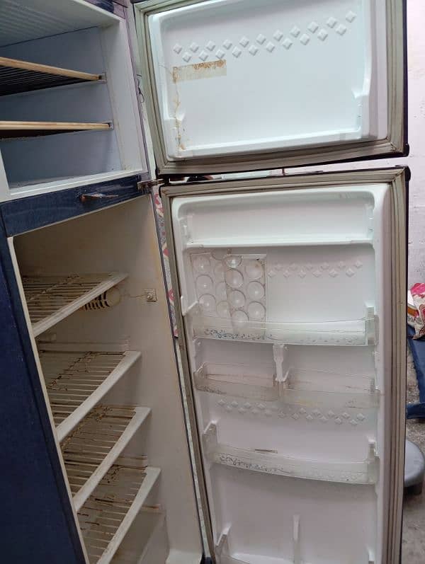 Pel Refrigerator Argent sale Good condition Size Medium 5