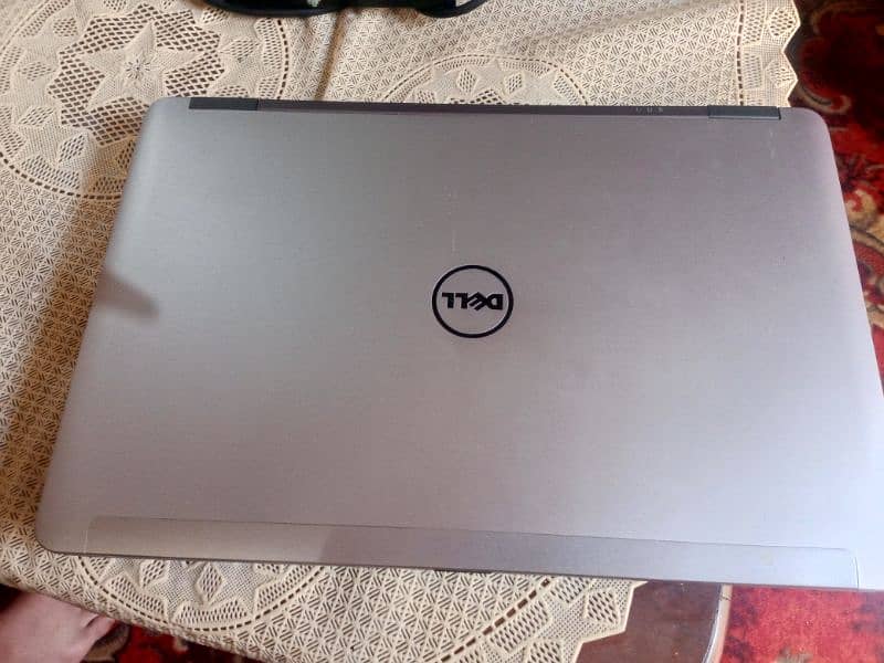 Dell Latitude E6540 4