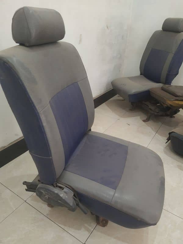 van seats 1