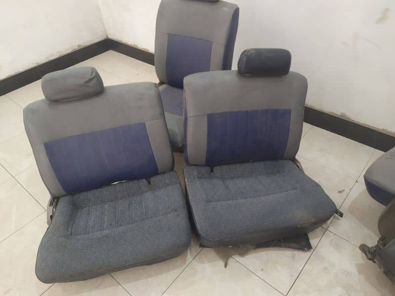 van seats 6