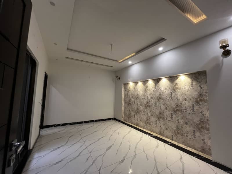 10 MARLA LOWER LOCK UPPER PORTION AVAILABLE FOR RENT IN NASHEMAN IQBAL PHASE 1 6