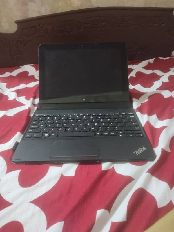 Lenovo x7 Tablet with laptop 5