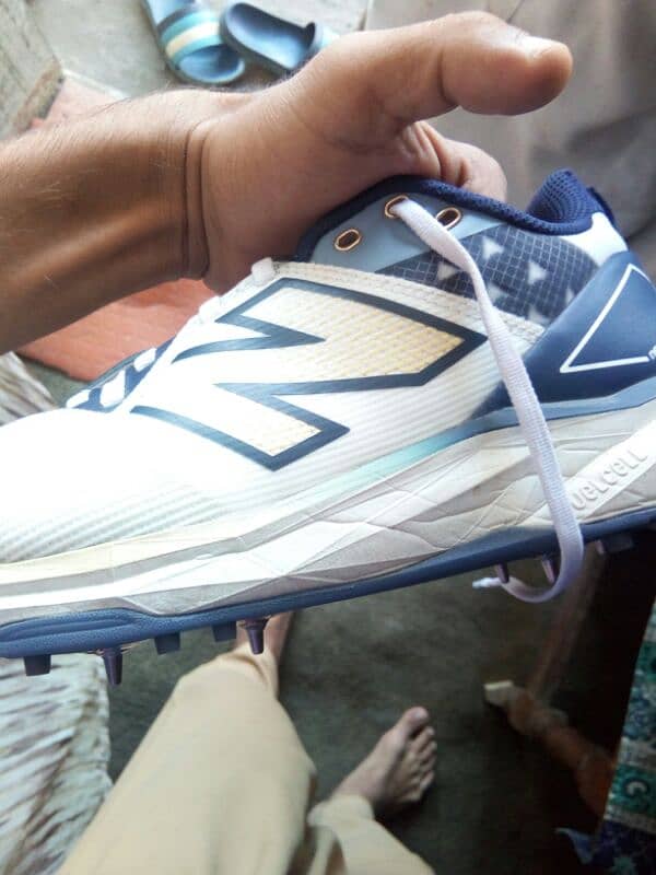 New balance spikes original 3