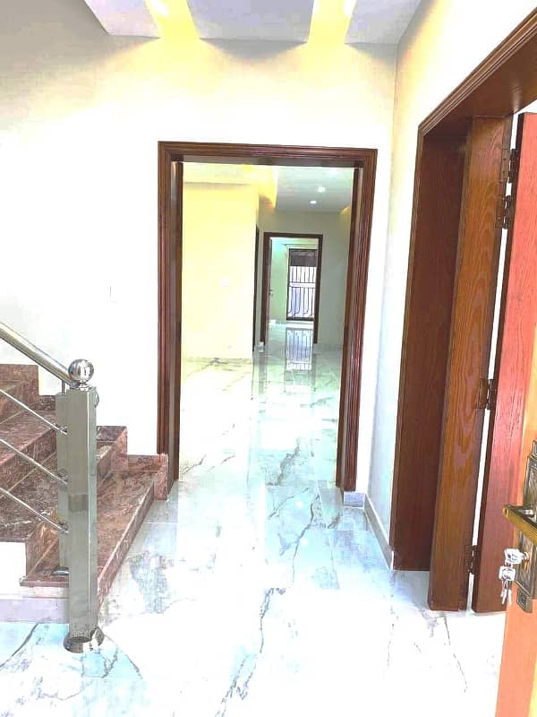 15 Marla Beautiful Brig House For Sale in Askari-10 11