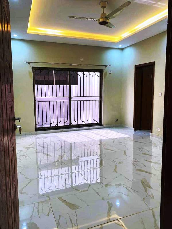 15 Marla Beautiful Brig House For Sale in Askari-10 20