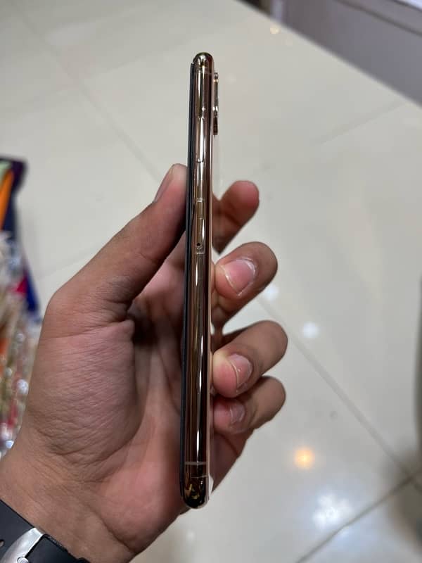 I phone xs max pta approved  dual sim 6