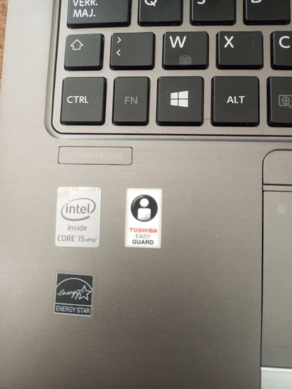 Toshiba core i5 vpro super slim laptop 1