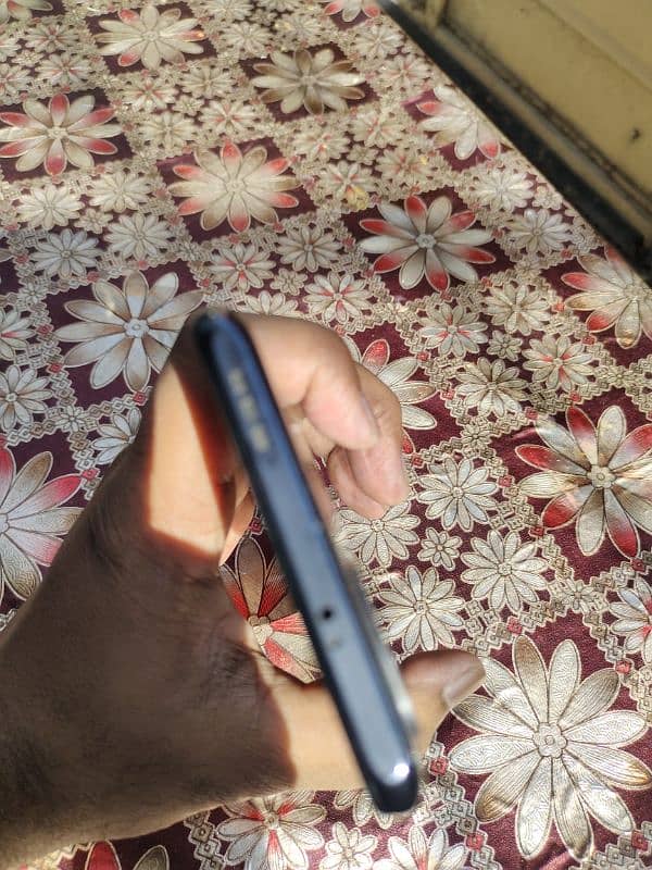 Redmi Note 10 for sale 10/10 condition with box and original charger. 4