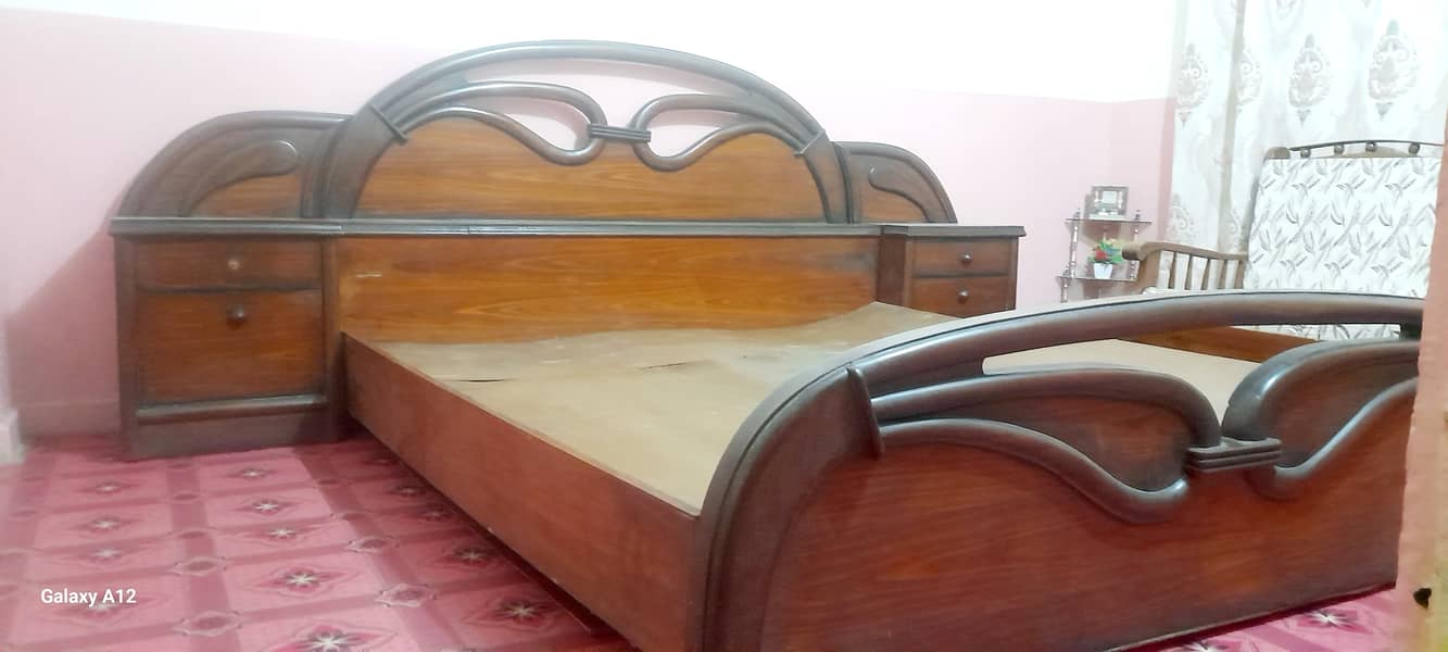 King Size bed With seprate Side Tables 1