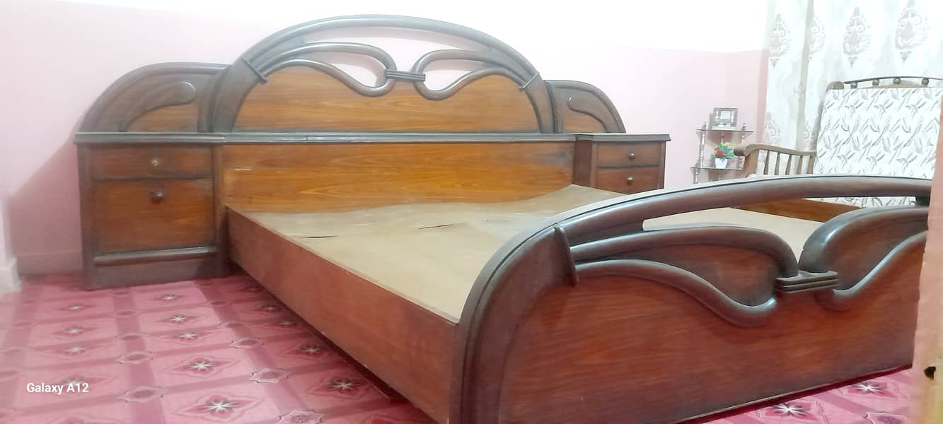 King Size bed With seprate Side Tables 2