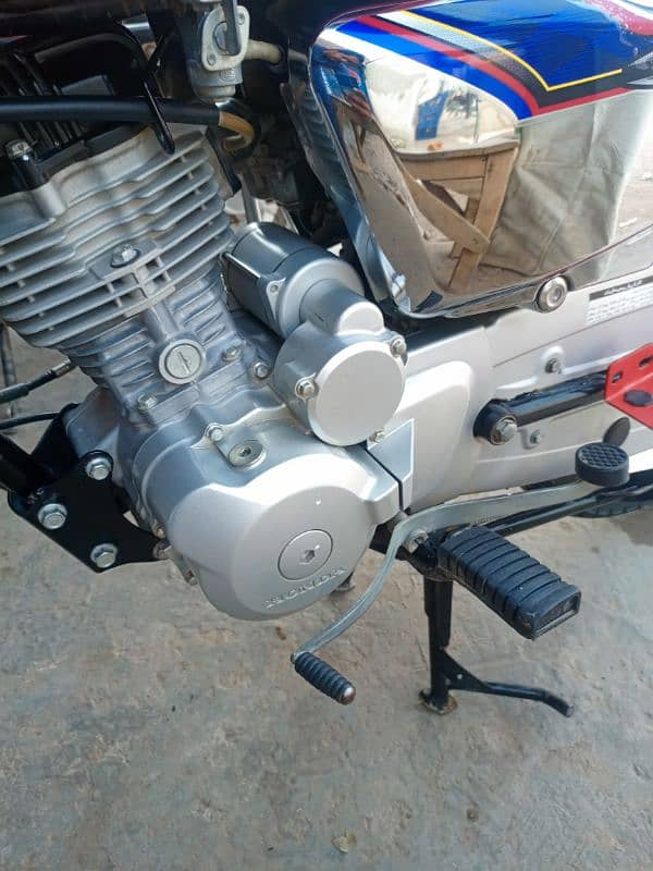 Honda 125 special chrome edition full showroom condition 03446464638 18