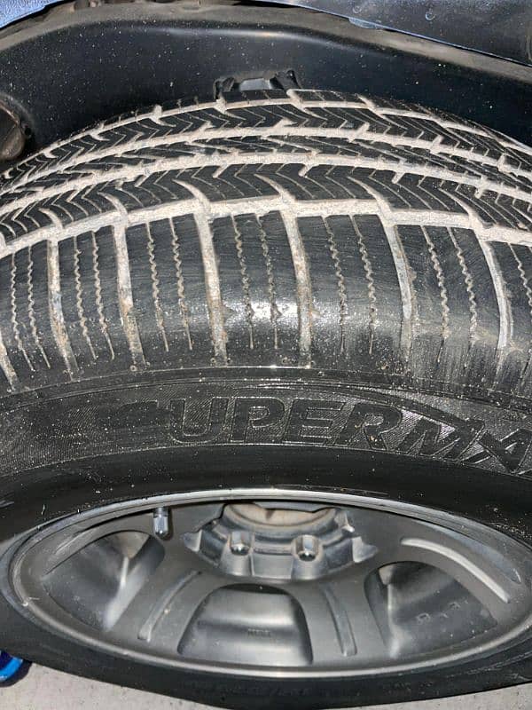 235/70/r16 5 Tyres with rims 2