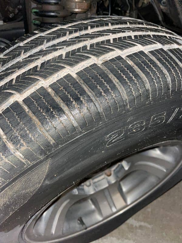 235/70/r16 5 Tyres with rims 3