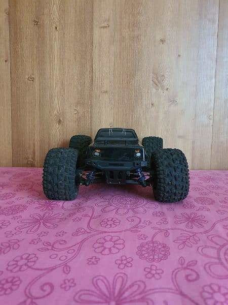 40 kilomter 4×4 rc car with strong suspinsion red color and very good. 2