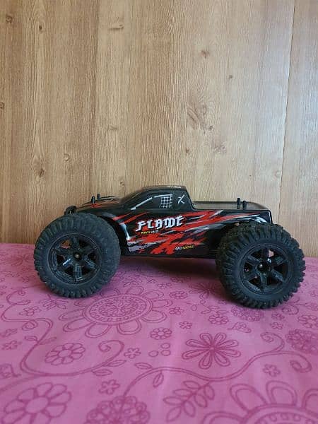 40 kilomter 4×4 rc car with strong suspinsion red color and very good. 3