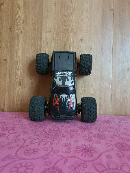 40 kilomter 4×4 rc car with strong suspinsion red color and very good. 4