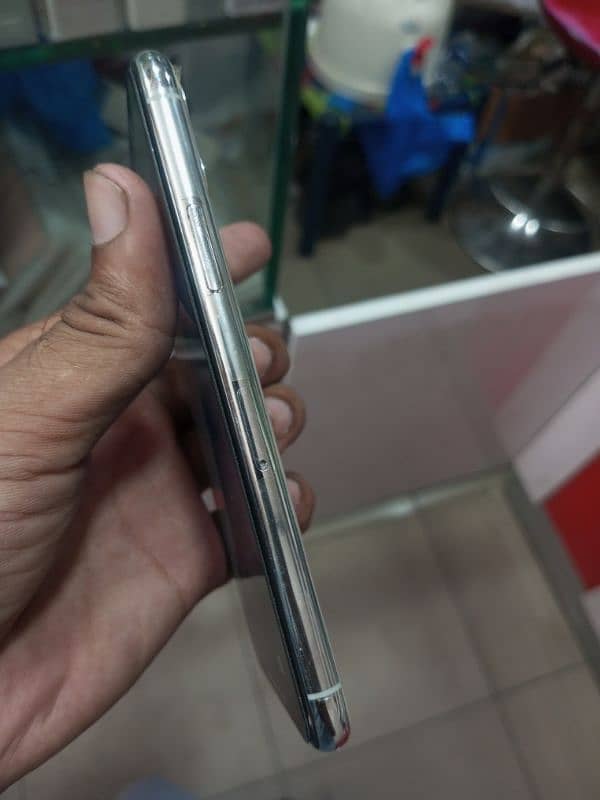 iPhone 11 pro 256GB pta approved water pack factory unlock 10 by10 1