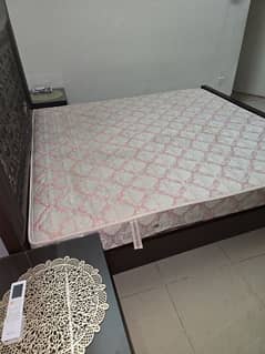 Molty Foam 72×78×8" spring euro mattress for sale 0