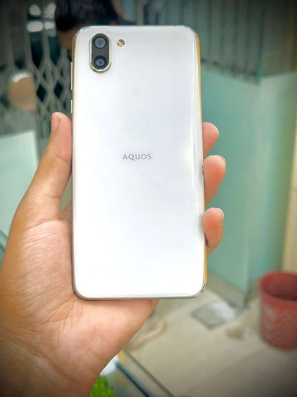 Sharp Aquos r2 0