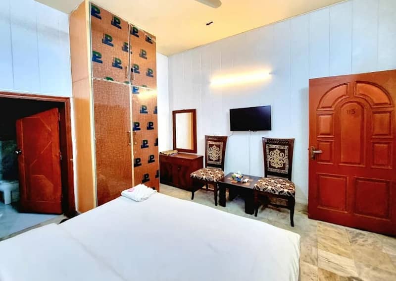 25 Marla full house 12 bed atach washroom big giraj for rent at the prime location of Johar Town 12