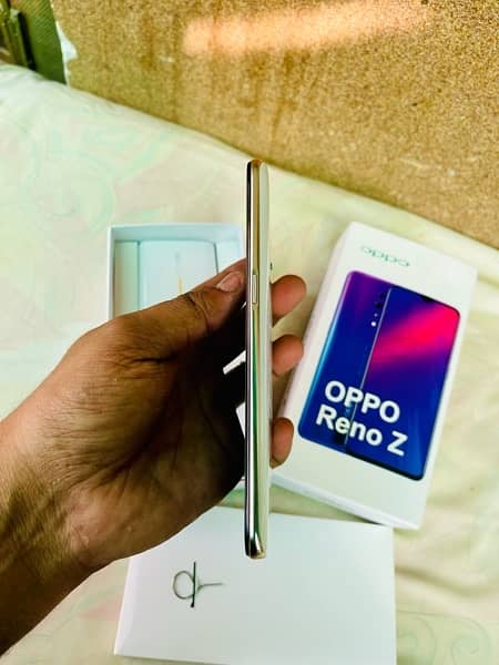 Oppo Reno Z(8gb/512gb)urgent Sale. 0/3/2/8/0/7/7/9/4/9/3 11