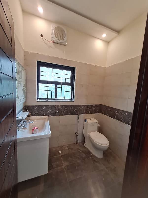 Luxury 11 Marla Upper Portion for Rent in Overseas A Block - 1