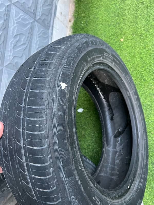 tyre 15/65/195  tube lesss 2 tyres 1