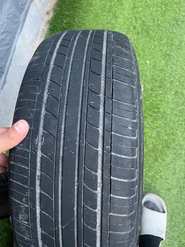 tyre 15/65/195  tube lesss 2 tyres 2