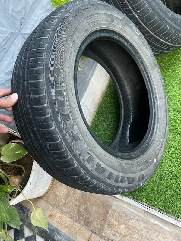 tyre 15/65/195  tube lesss 2 tyres 5