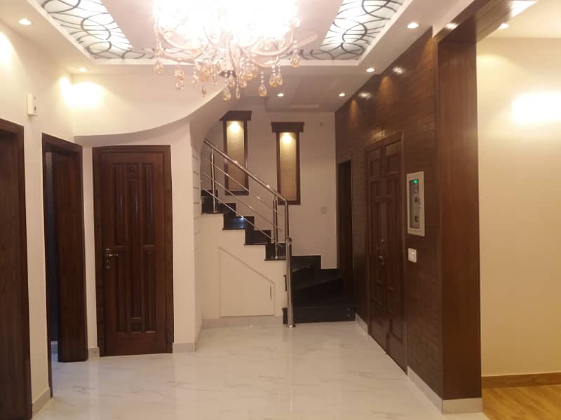 10 Marla House For Sale in Sector E Bahria Town Lahore 1