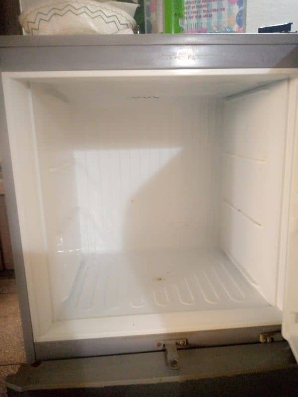 PEL Fridge for Sale (compressor theek nahi he) 3