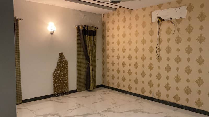 01 KANAL DESIGNER LUXURY UPPER PORTION AVAILABLE FOR RENT 5