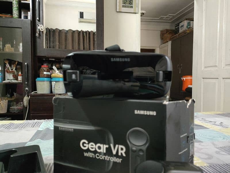 Samsung VR with controller SM-R325 0