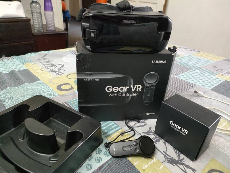 Samsung VR with controller SM-R325 2