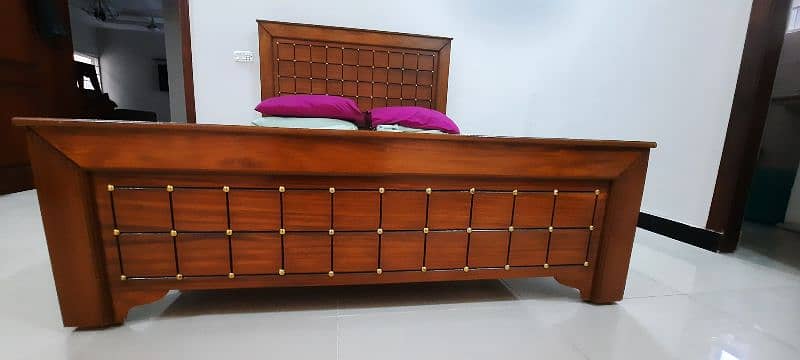 Queen Size Bed With Mattress 3