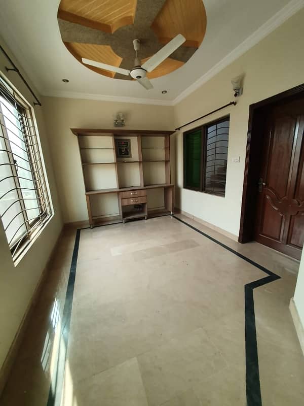 8 Marlas BASEMENT Available For Rent Near Mosque and market G-13/3 2