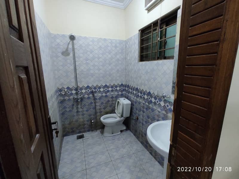 7 Marlas Basement Available For Rent In G-13/3 11