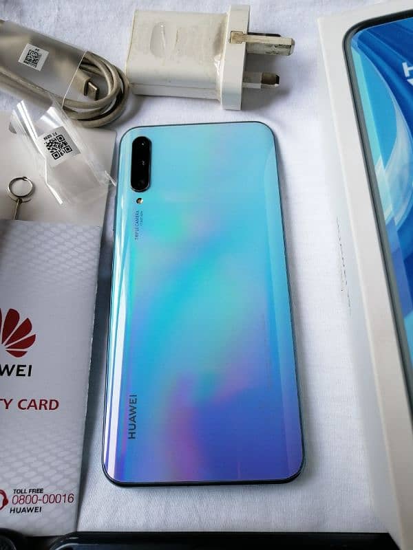 Huawei y9s Almost new condition 3