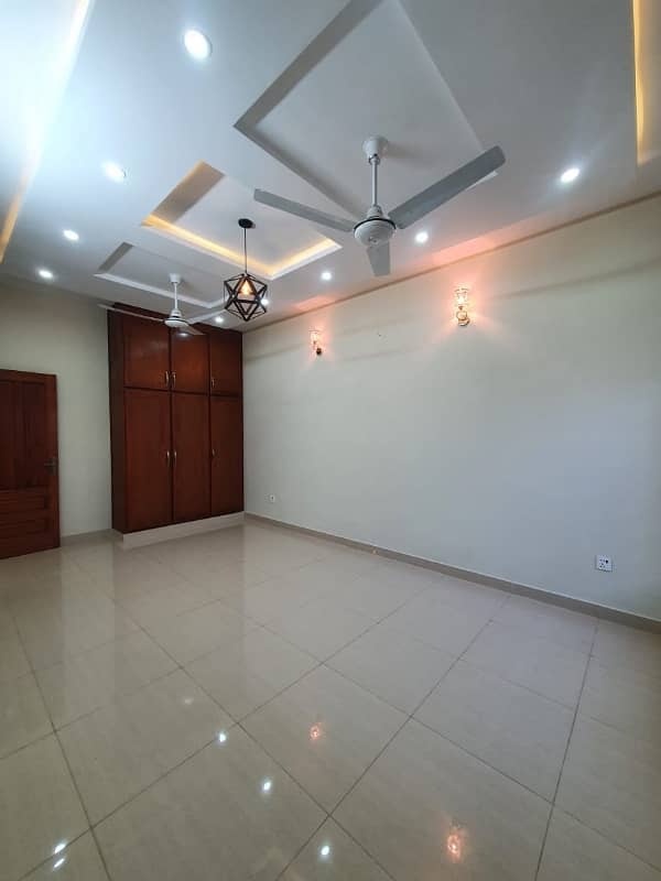 7 Marlas Tile Flooring House Gas Available G-13/2 7