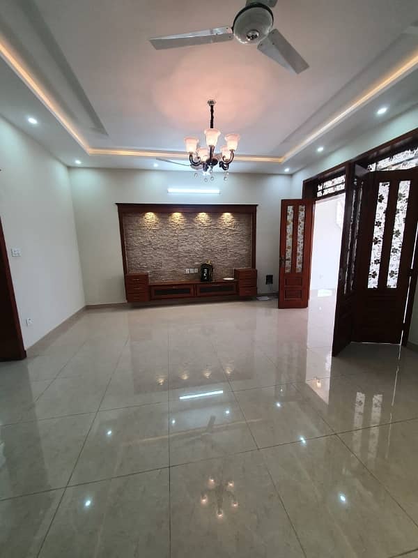 7 Marlas Tile Flooring House Gas Available G-13/2 13