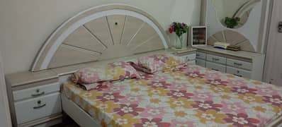 BED ROOM SET WITHOUT MATTRESS 0