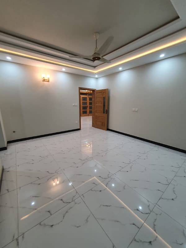 14 Marlas Tile Flooring Upper portion With Servant Quarter G-13 18