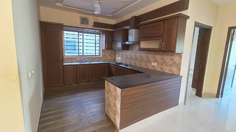 10 marla house for rent in bahria phase 3 2