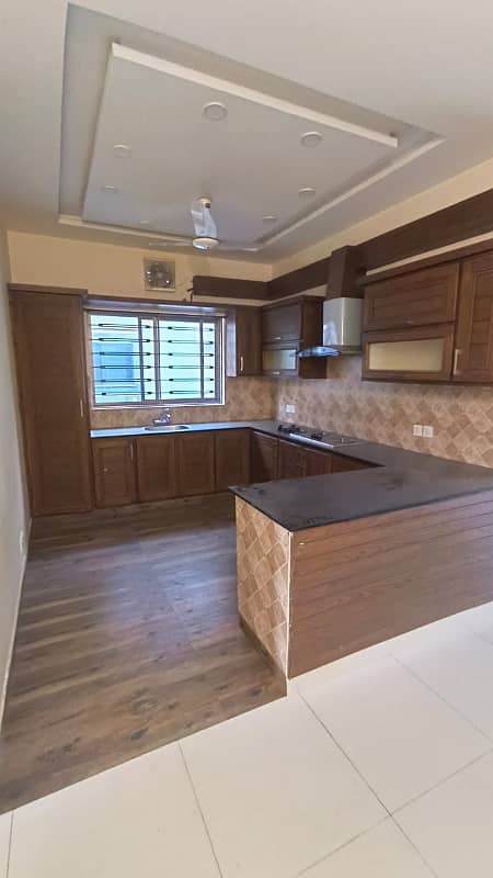 10 marla house for rent in bahria phase 3 3