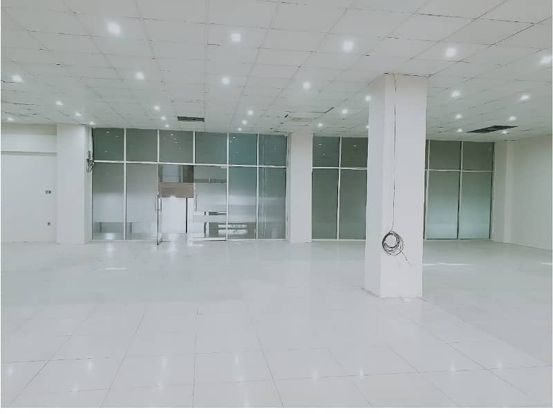 Area 3000 SqFt Corporate Office Available For Rent On Reasonable Rent in Main Boulevard Road Gulberg 3 Lahore 7